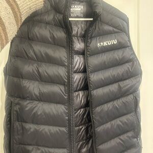 NWOT KUIU Men's Dark Gray Quilted Vest
